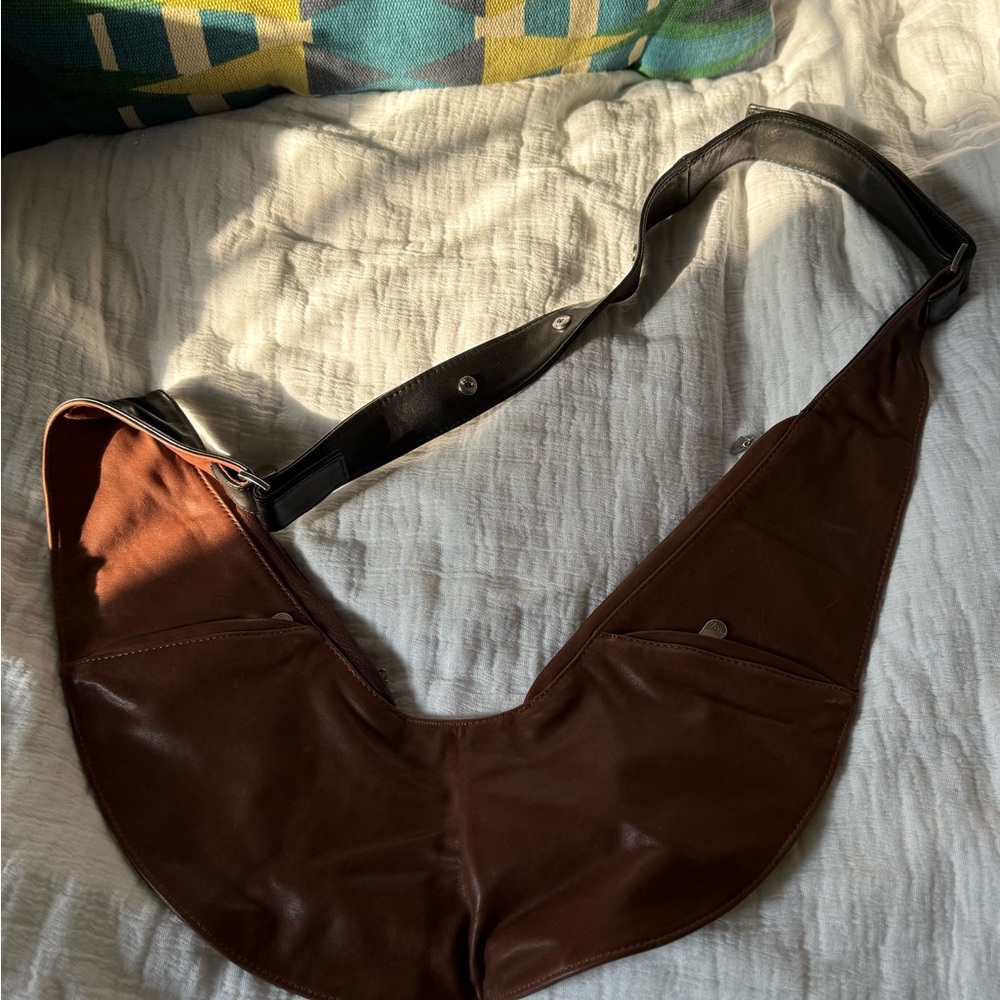 NWT Sash bag - reversible Black and Brown leather Sling Bag - Picture 3 of 5